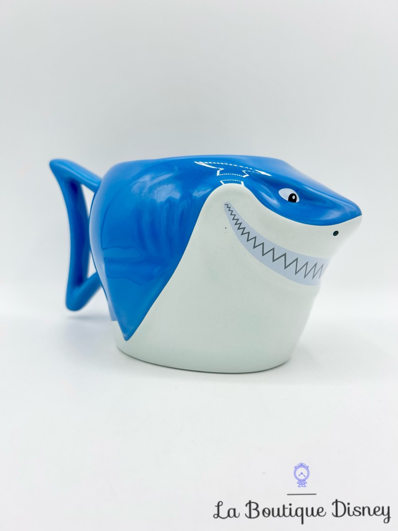 tasse-bruce-requin-le-monde-de-némo-disney-store-mug-bleu-relief-3D (3)