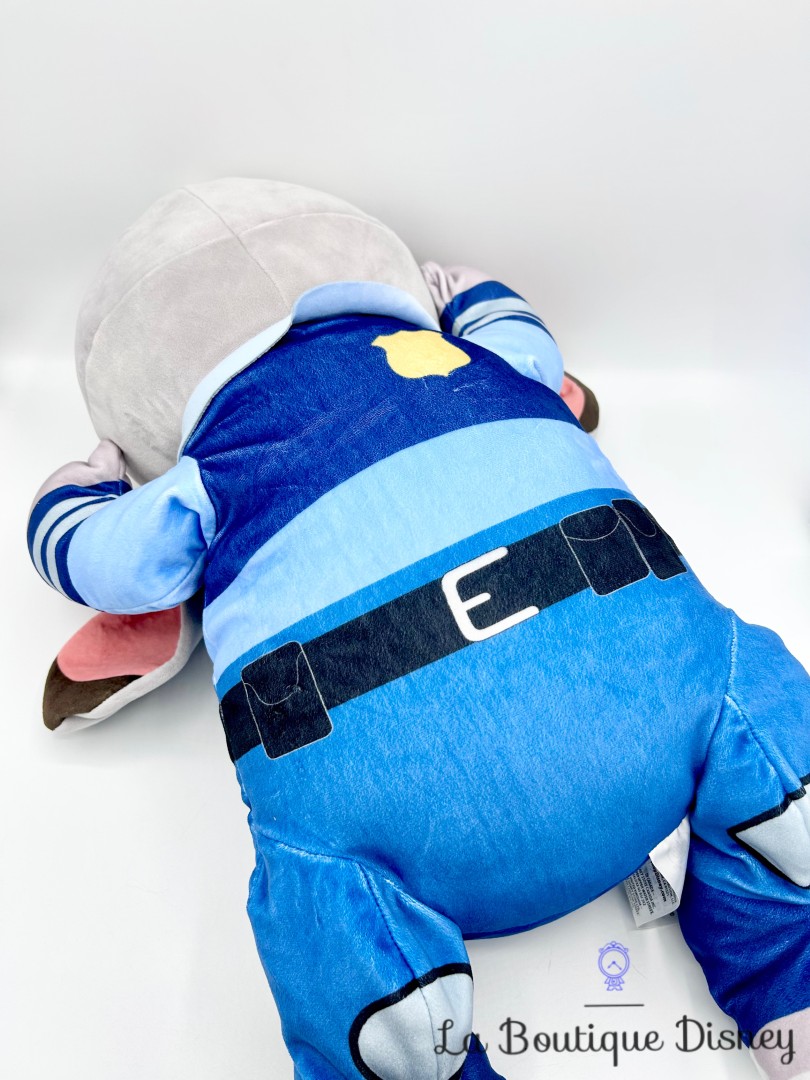 peluche-judy-hopps-cuddleez-disney-store-lapin-policier-zootopie-dort-couché (7)