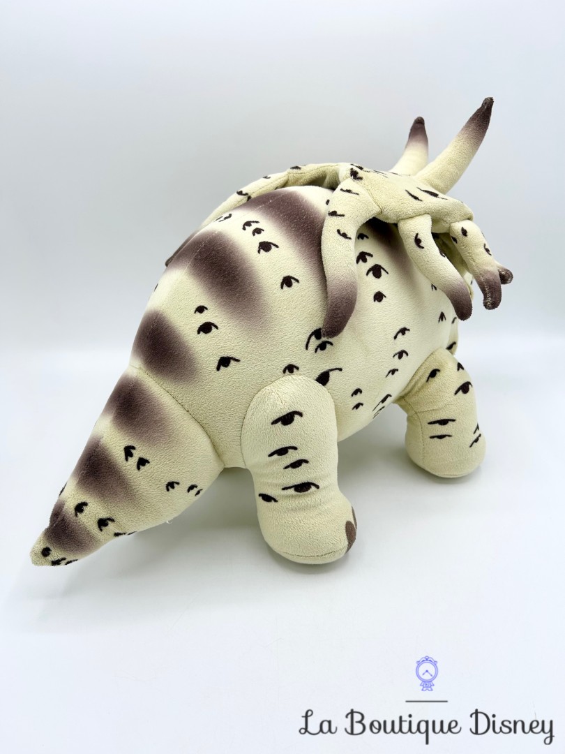 peluche-le-collectionneur-dinosaure-le-voyage-arlo-disney-store-ecusson (7)