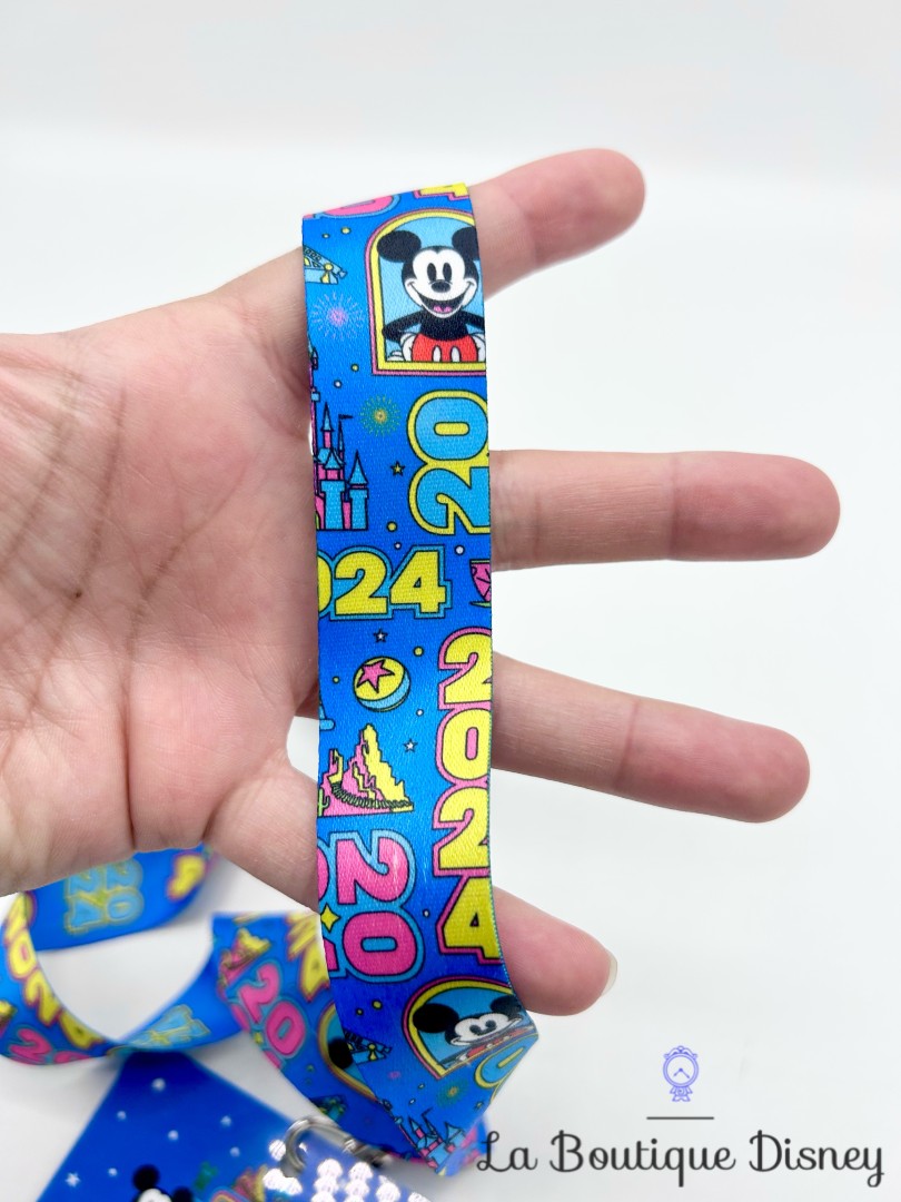 laniere-pins-2024-mickey-minnie-disneyland-disney-cordon-tour-cou-bleu (4)
