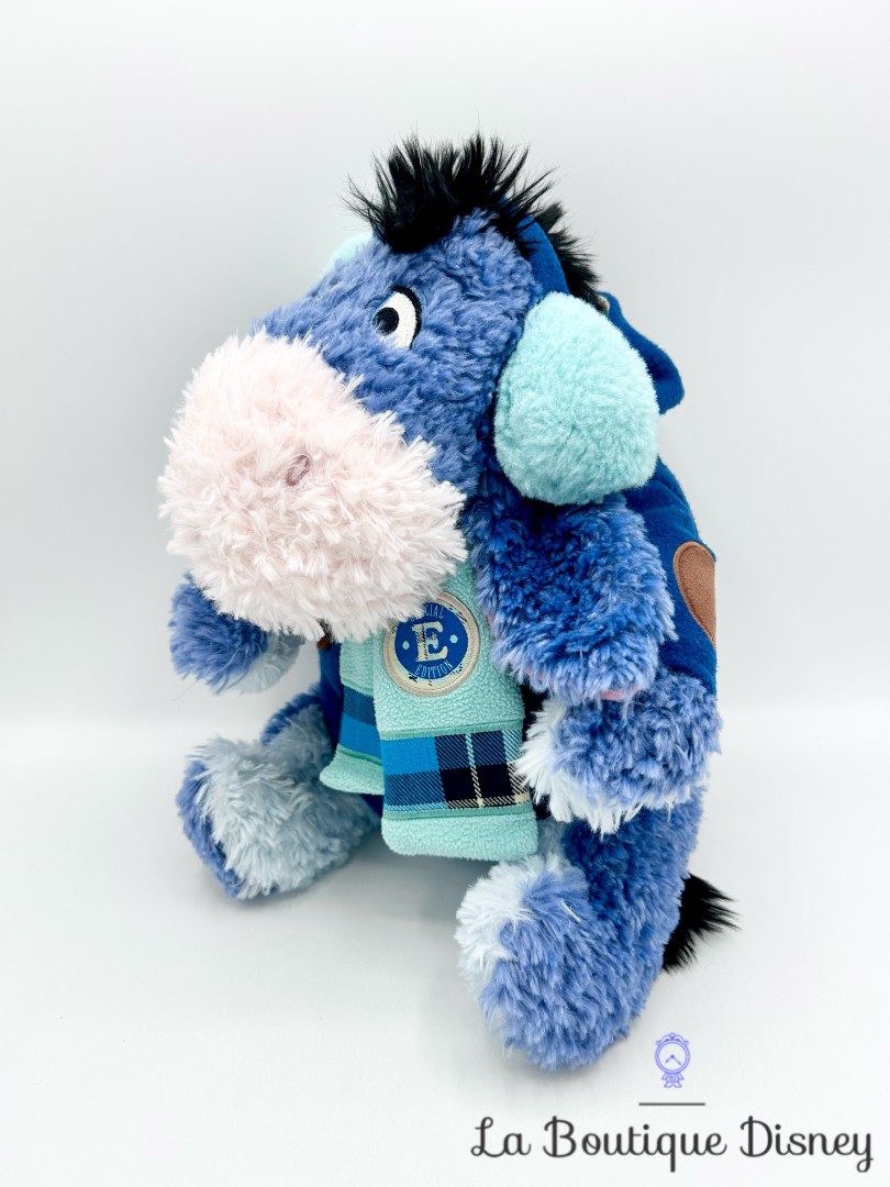 peluche-bourriquet-special-edition-bleu-disney-store-ecusson-manteau-ane (4)
