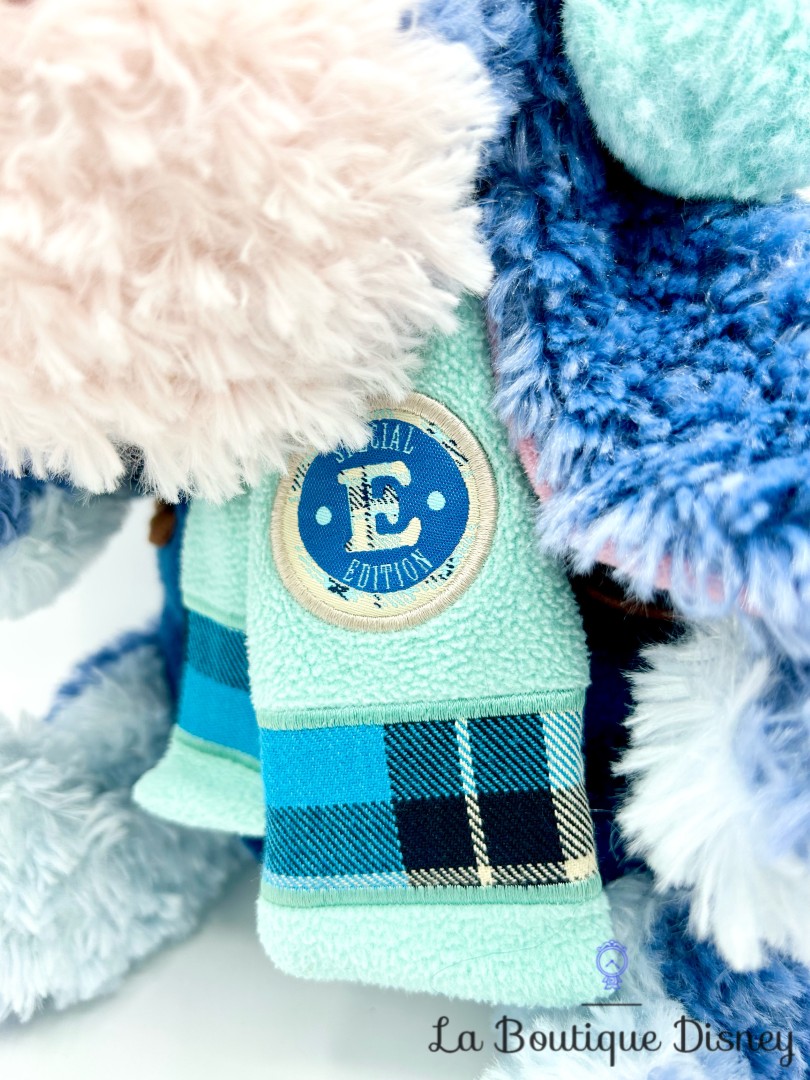 peluche-bourriquet-special-edition-bleu-disney-store-ecusson-manteau-ane (3)