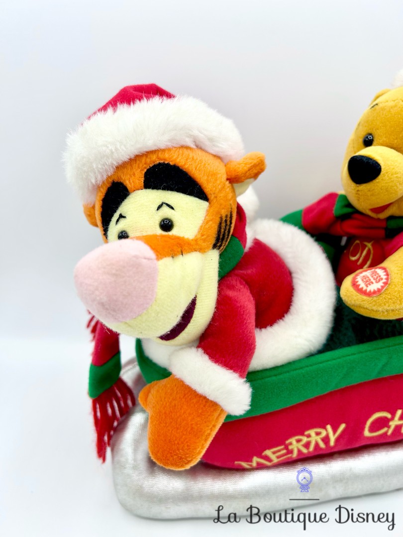 peluche-musicale-traineau-winnie-tigrou-noel-disneyland-disney-automate-sonore-merry-christmas (2)