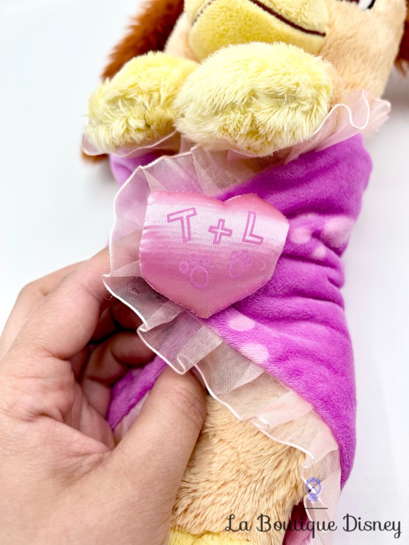 peluche-lady-couverture-la-belle-et-le-clochard-disneyland-disney-couffin-rose (3)