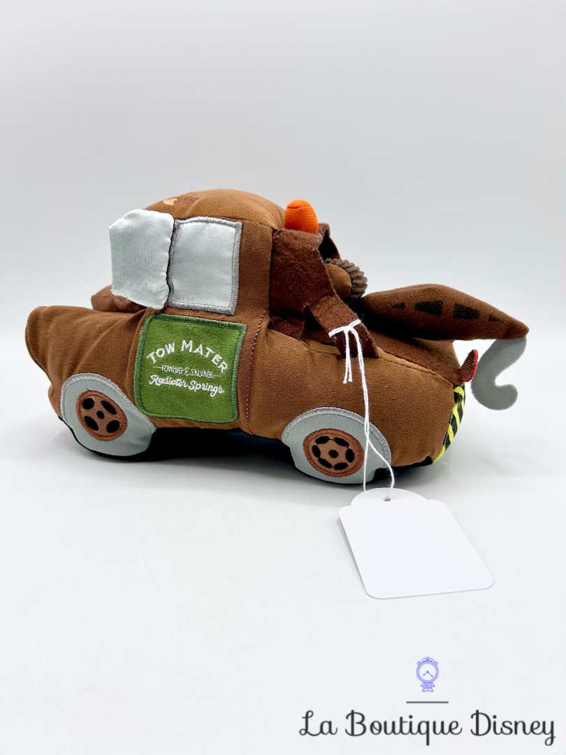 peluche-martin-cars-disney-store-ecusson-voiture-depanneuse-marron (1)