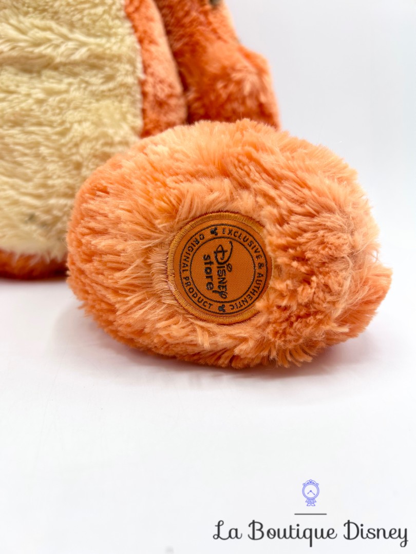 Peluche-Tigrou-Poils-Longs-Disney-Store-Winnie-lourson-tigre-orange-écusson-45-cm (4)