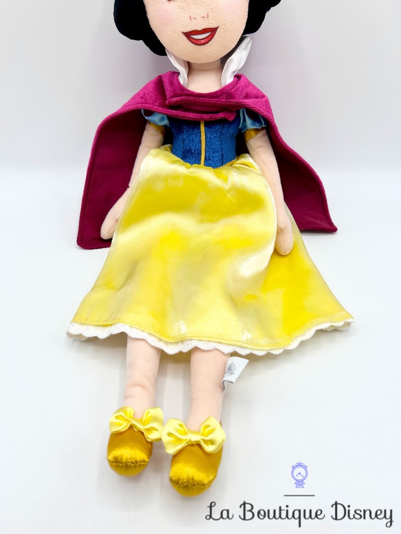 Poupée-chiffon-Blanche-Neige-Disney-Store-2017-peluche-princesse-manteau-cape-rouge-48-cm (6)