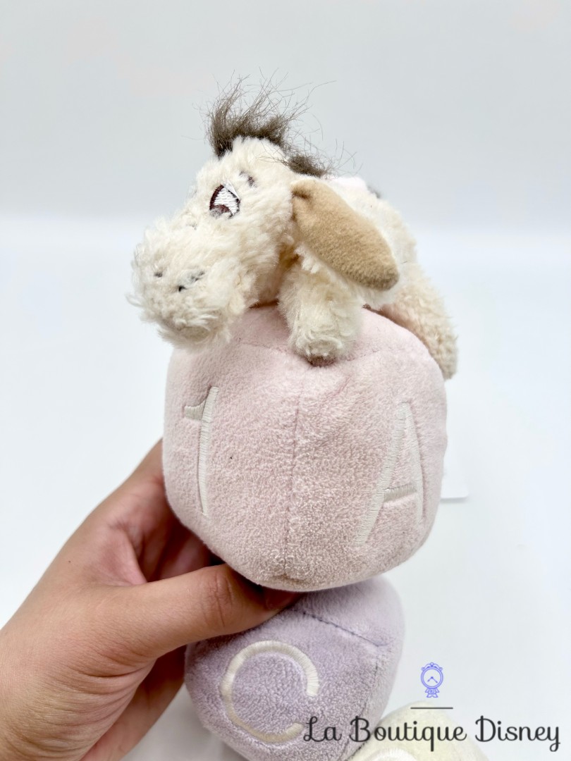 Peluche-musicale-Winnie-ourson-Bourriquet-cubes-Disney-Store-sonore-bébé-30-cm (5)