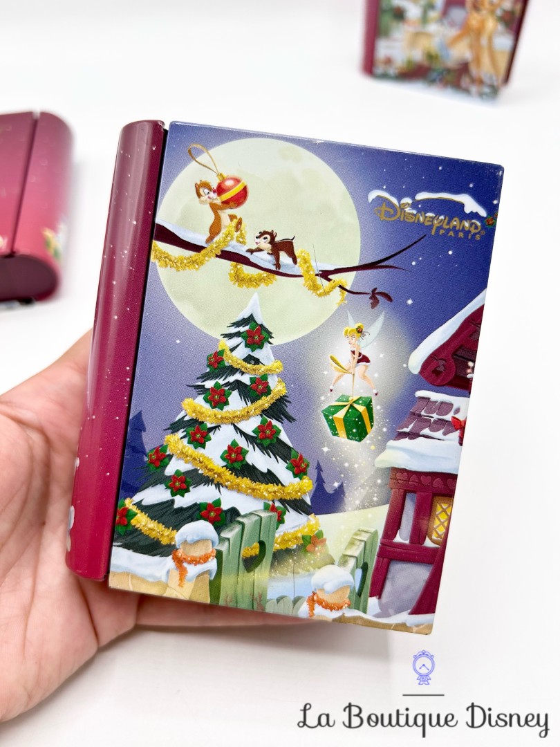 Boite-métal-Mickey-et-ses-amis-Noël-livres-Disneyland-Paris-Disney-trio-hiver-rouge (6)