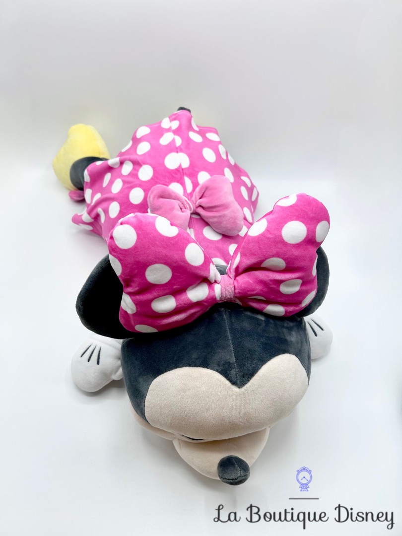 Peluche-Minnie-Mouse-Cuddleez-Disney-Store-2022-pois-rose-dort-couché (5)