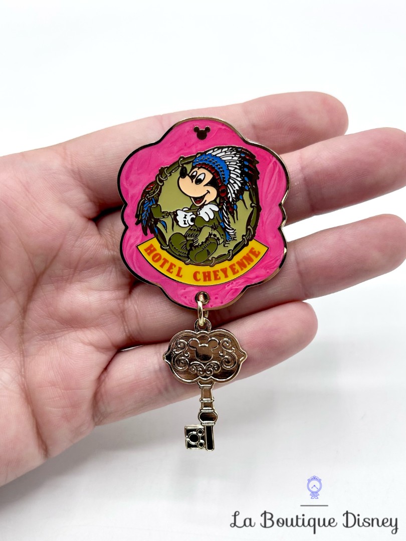 Pin-Hôtel-Cheyenne-Clé-Opening-Edition-Disneyland-Paris-2009-Key-and-tag-72165 (1)
