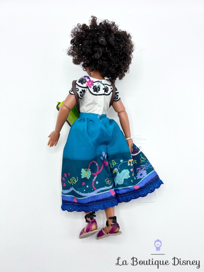 Poupée-chantante-Mirabel-Madrigal-Encanto-Disney-Store-2023-Singing-Doll-28-cm (1)