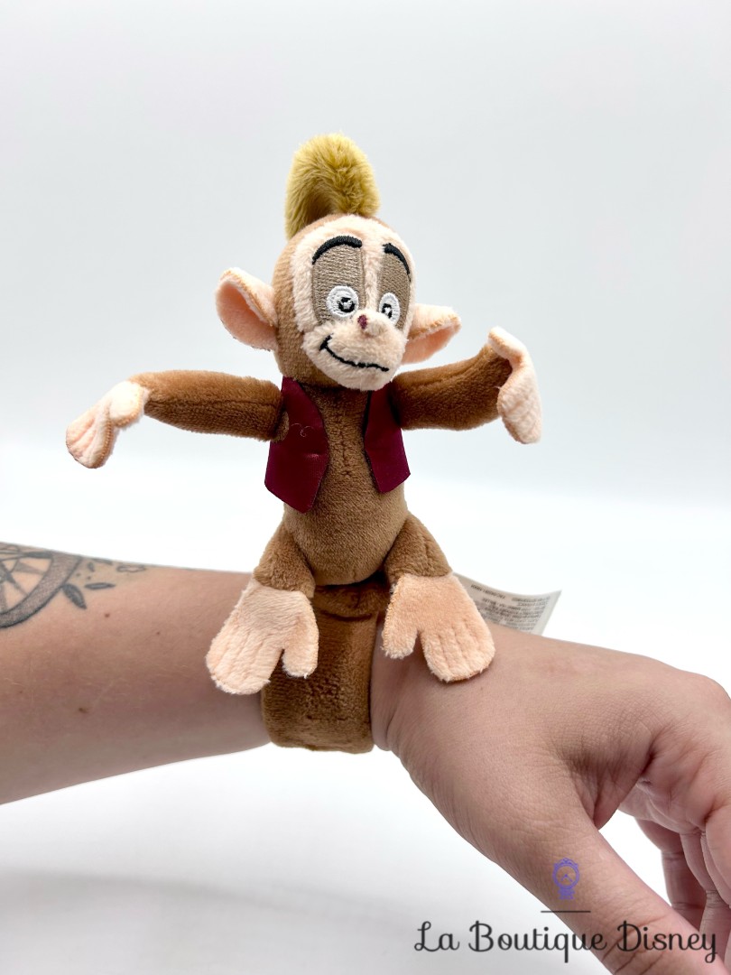 Peluche-bracelet-Abu-Aladdin-Disneyland-Paris-2019-Disney-singe-à-enrouler-poignet (6)