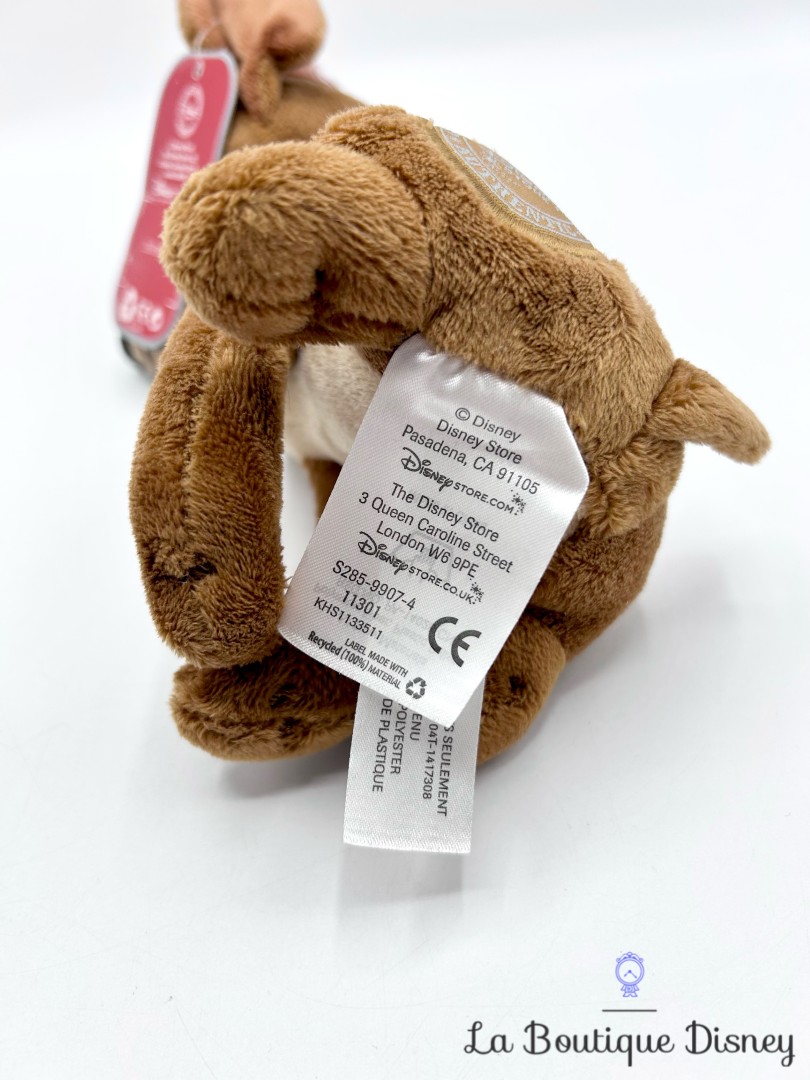 Peluche-Pedro-La-Belle-et-le-Clochard-Disney-Store-2011-chien-marron-écusson-23-cm (6)