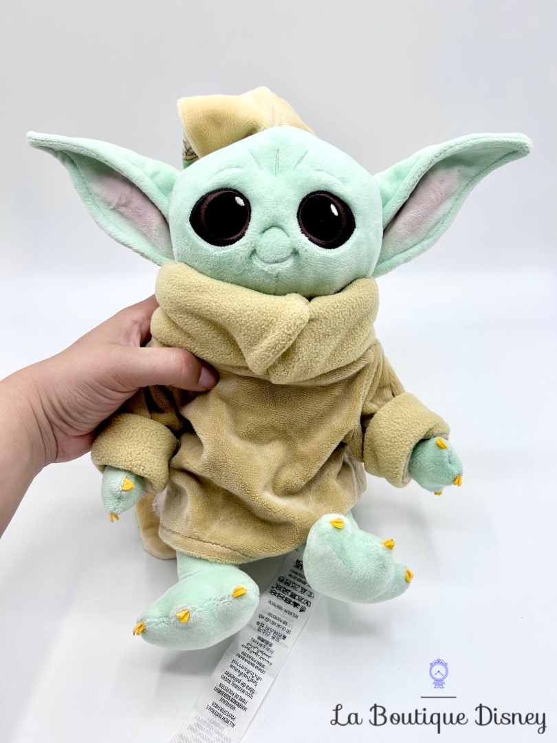 Peluche-Grogu-lange-Disney-Babies-Disney-Store-2023-The-Mandalorian-Star-Wars-couverture-beige (2)