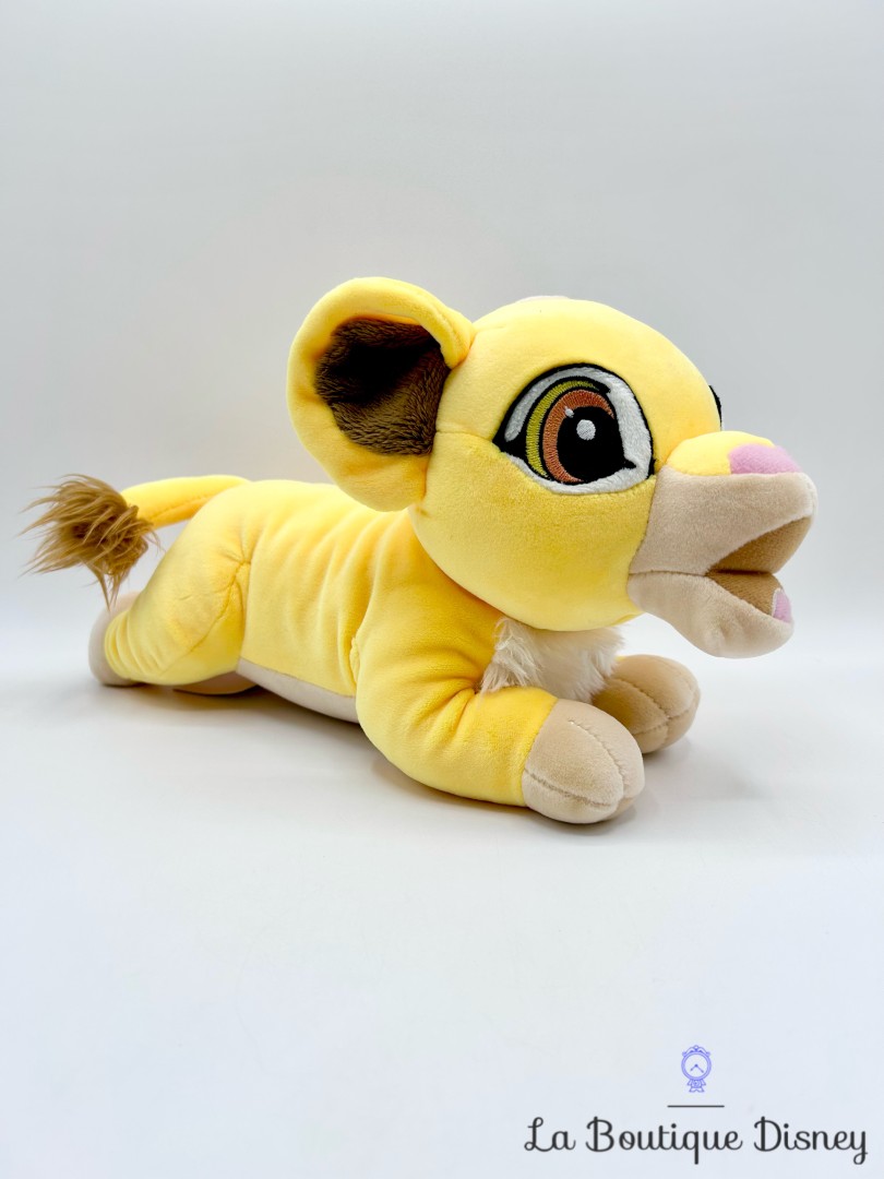 Peluche-Simba-Le-Roi-Lion-Disneyland-Paris-2019-Disney-jaune-couché-35-cm (2)
