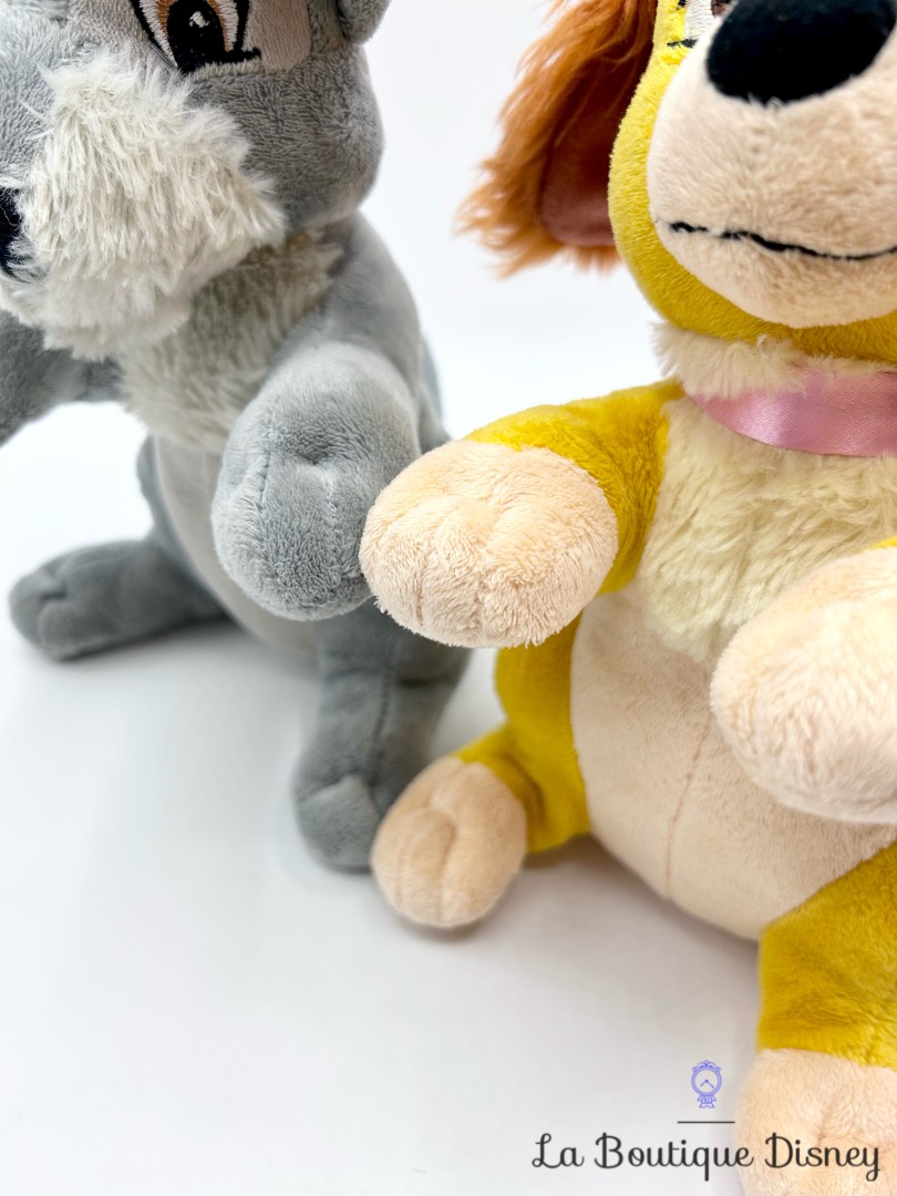 Peluche-La-Belle-et-le-Clochard-Disneyland-2017-Disney-chiens-couple-assis-25-cm (1)