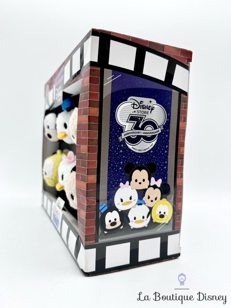 Peluche-Tsum-Tsum-Box-Set-Disney-Store-30ème-Anniversaire-Coffret-Cast-Member-Costumes (1)