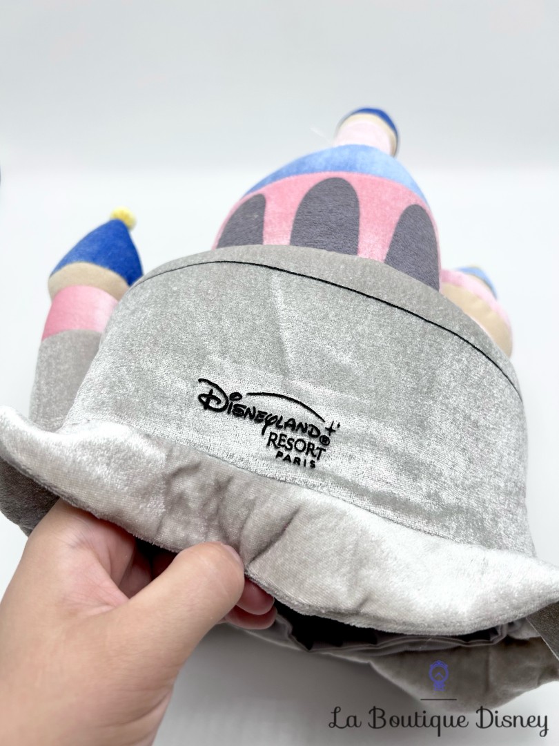 Chapeau-Château-Disneyland-Resort-Paris-Disney-bleu-rose-gris-relief-3D (1)