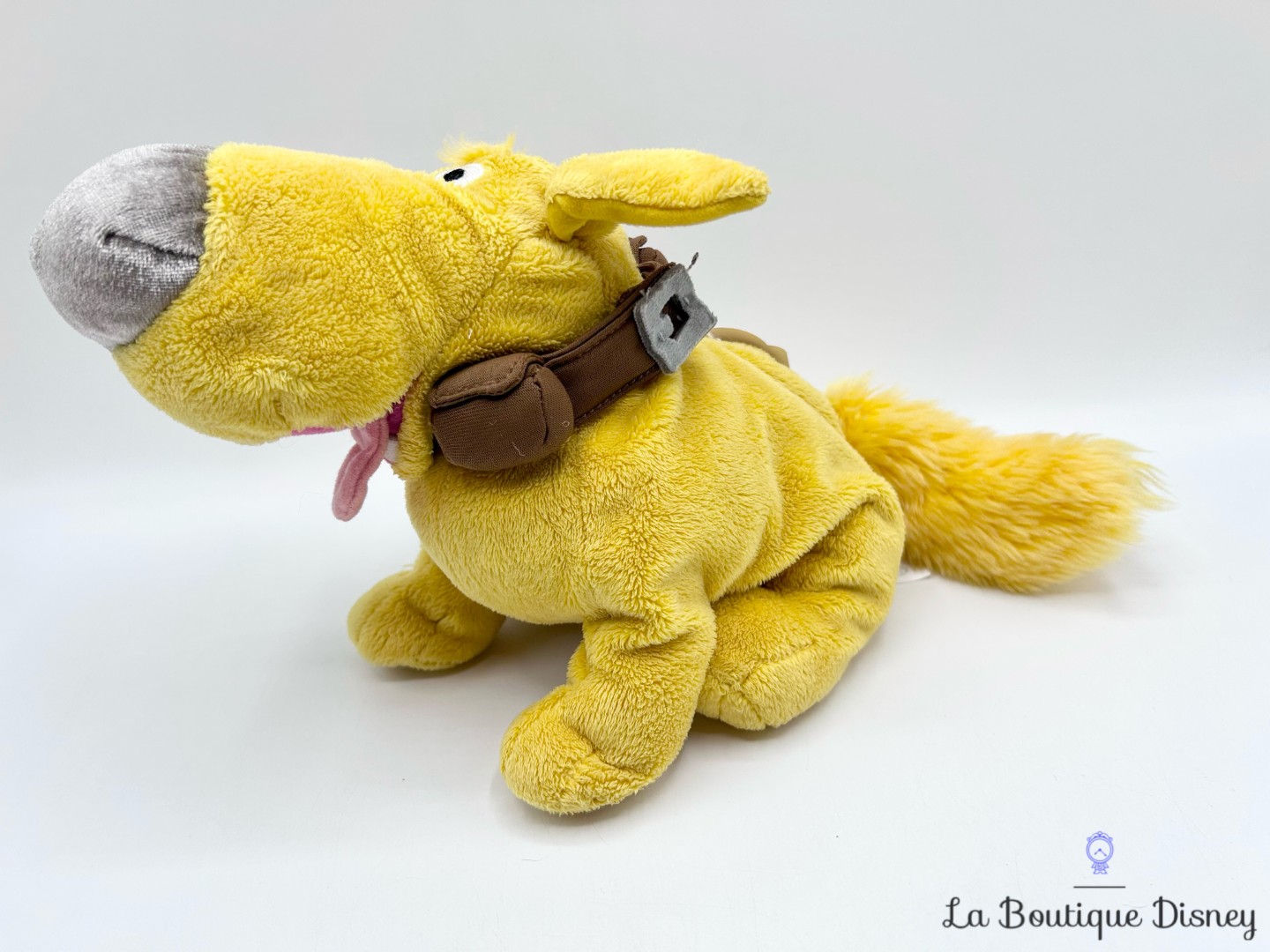 Peluche-Doug-Tote-a-Tail-Disney-Parks-Là-Haut-chien-jaune-28-cm (7)