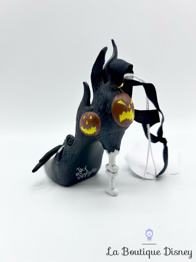 Ornement-Noël-Mini-Chaussure-Jack-Skellington-décorative-Disney-Parks-Létrange-Noël-de-Mr-Jack-Runway-Shoe-boule-suspension (4)