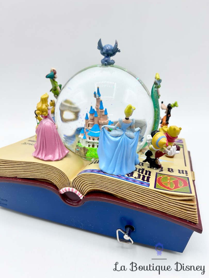 Boule-à-neige-musicale-Livre-Illustration-Disneyland-Paris-snow-globe-Disney-château (1)