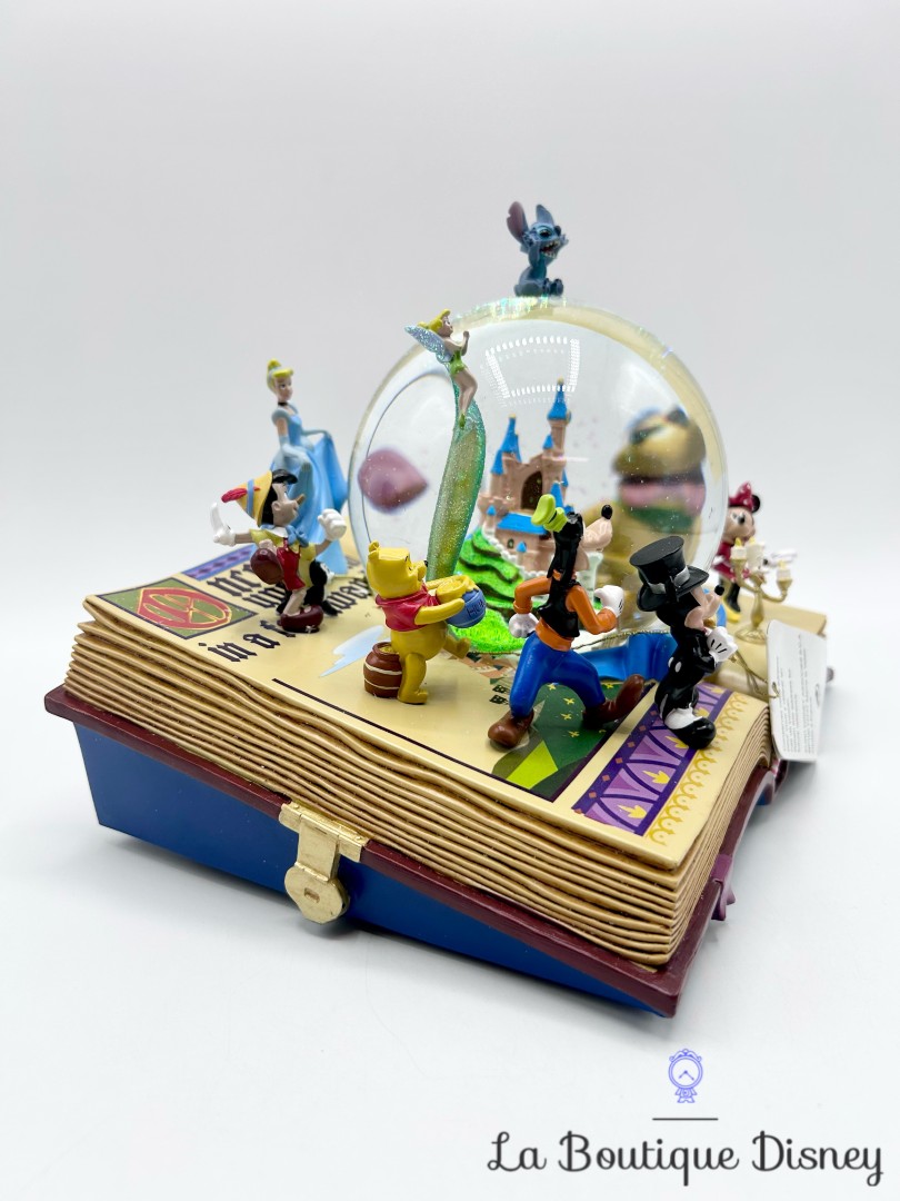 Boule-à-neige-musicale-Livre-Illustration-Disneyland-Paris-snow-globe-Disney-château (12)