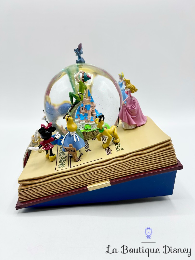 Boule-à-neige-musicale-Livre-Illustration-Disneyland-Paris-snow-globe-Disney-château (10)