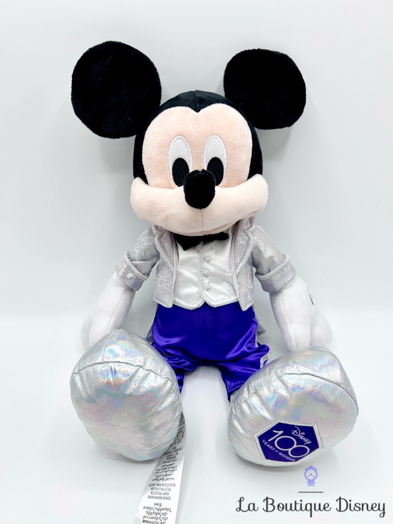 Peluche-Mickey-Mouse-100-Years-of-Wonder-Disney-Store-2023-costume-gris-violet-38-cm (3)