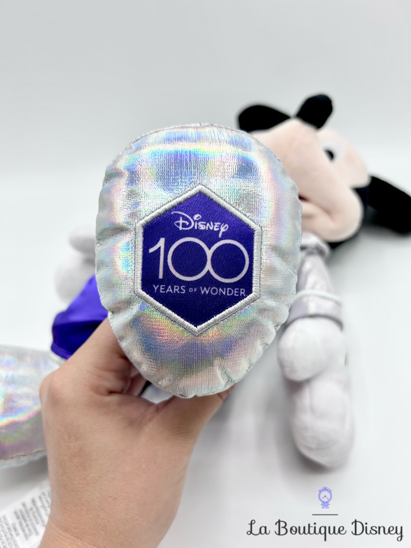 Peluche-Mickey-Mouse-100-Years-of-Wonder-Disney-Store-2023-costume-gris-violet-38-cm (7)