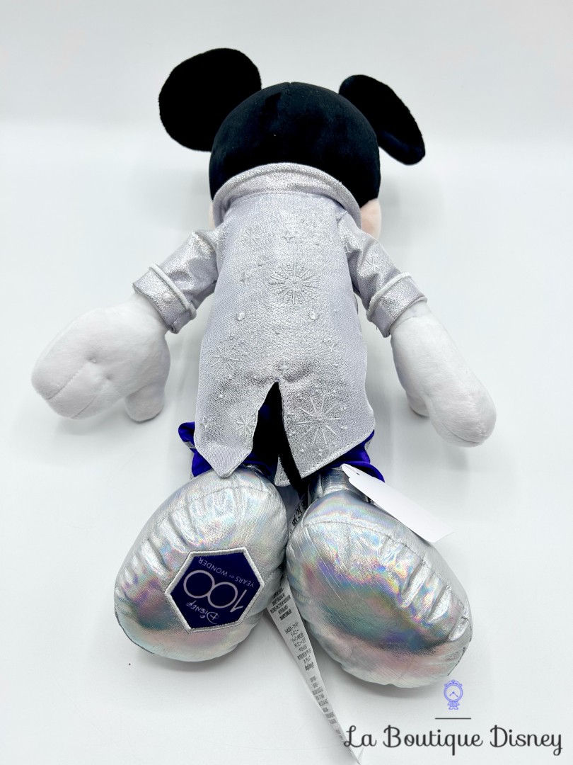 Peluche-Mickey-Mouse-100-Years-of-Wonder-Disney-Store-2023-costume-gris-violet-38-cm (5)