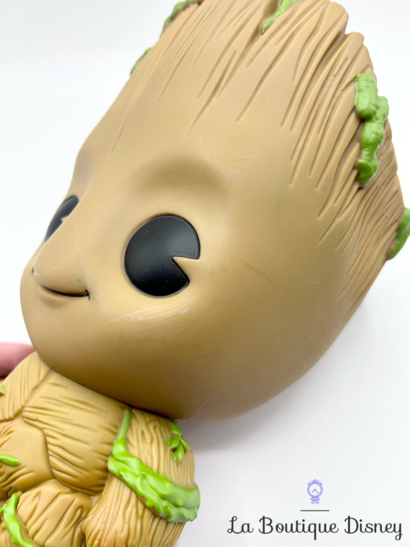 Tirelire-Groot-Les-Gardiens-de-la-Galaxie-Marvel-Disneyland-2023-Disney-branche-arbre-25-cm (8)