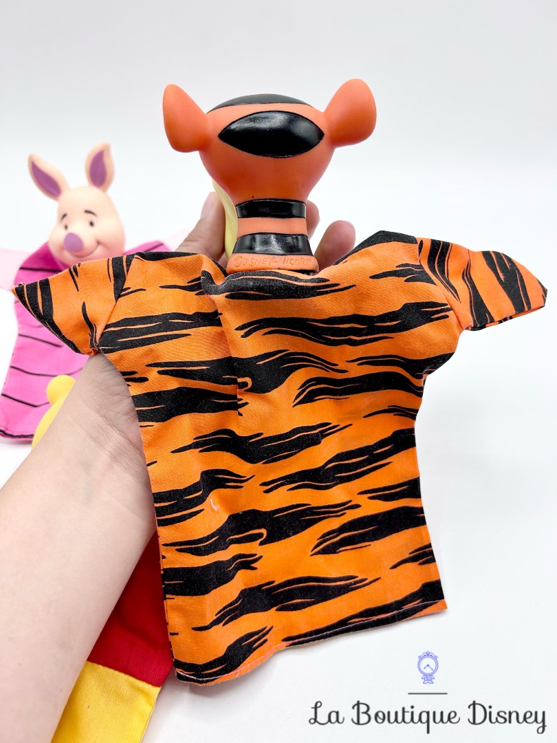 Marionnettes-Winnie-ourson-Tigrou-Porcinet-Disney-Nicotoy-main (4)