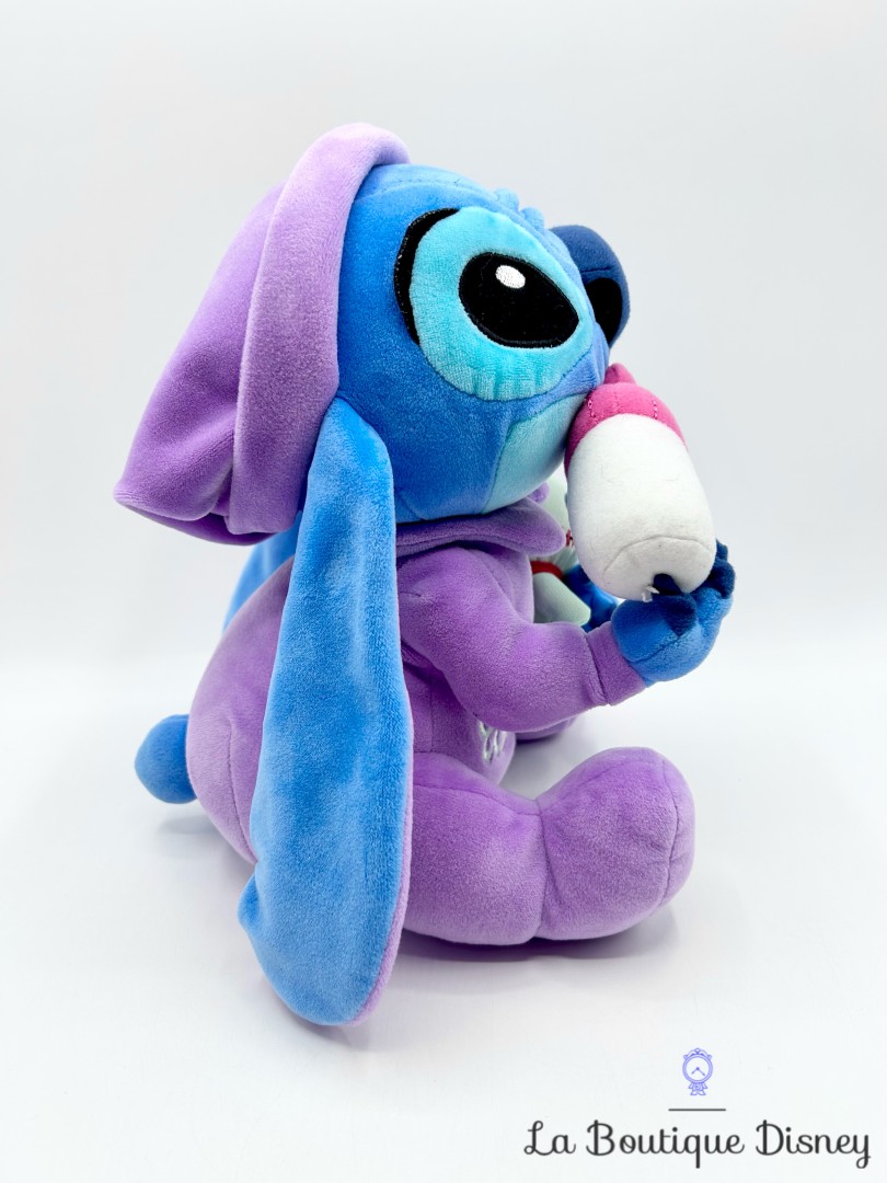 Peluche-Stitch-Souillon-Disneyland-2019-Disney-pyjama-violet-biberon-Ohana-30-cm (5)