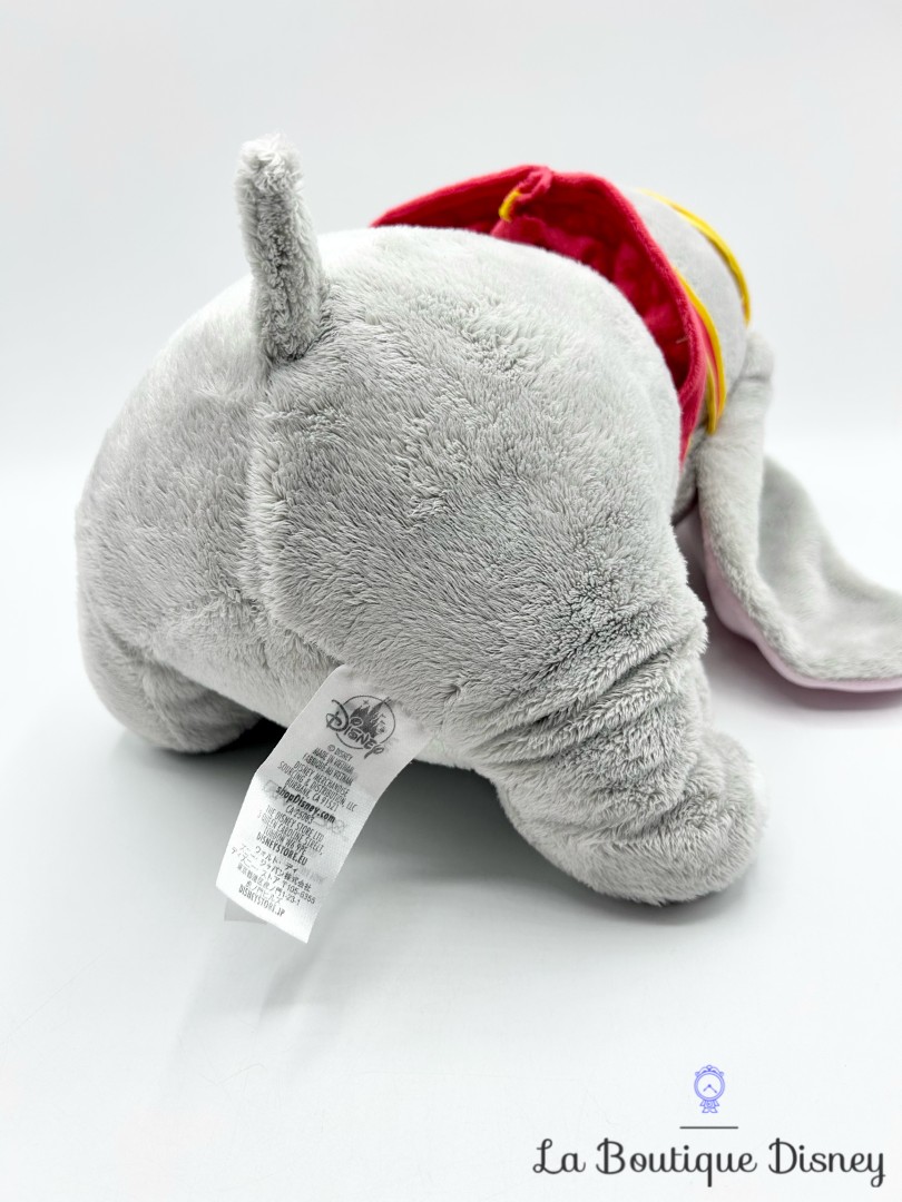 Peluche-Dumbo-Disney-Store-2019-éléphant-gris-30-cm (1)