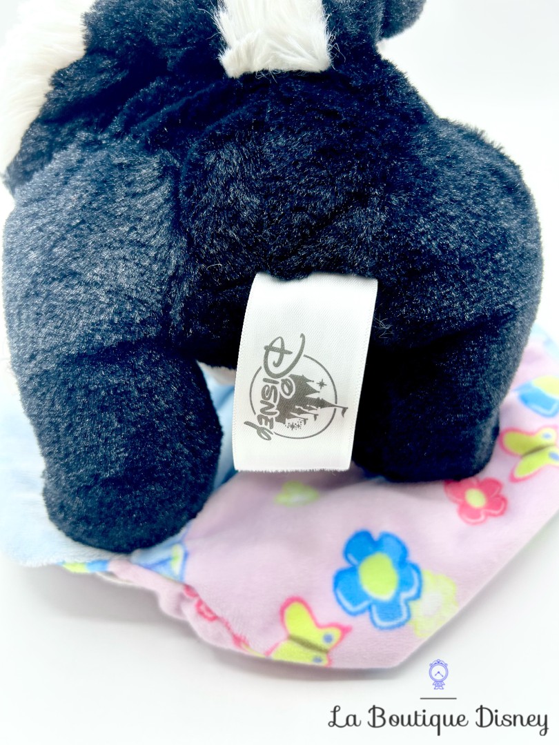 Peluche-Fleur-emmaillotée-Bambi-disney-Parks-2017-Disneyland-mouffette-noire-couverture-cocon-30-cm (1)
