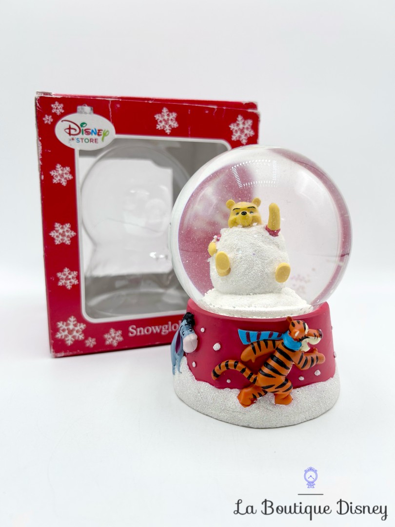 Boule-à-neige-Winnie-ourson-Tigrou-Bourriquet-Noël-Disney-Store-snow-globe-neige (9)
