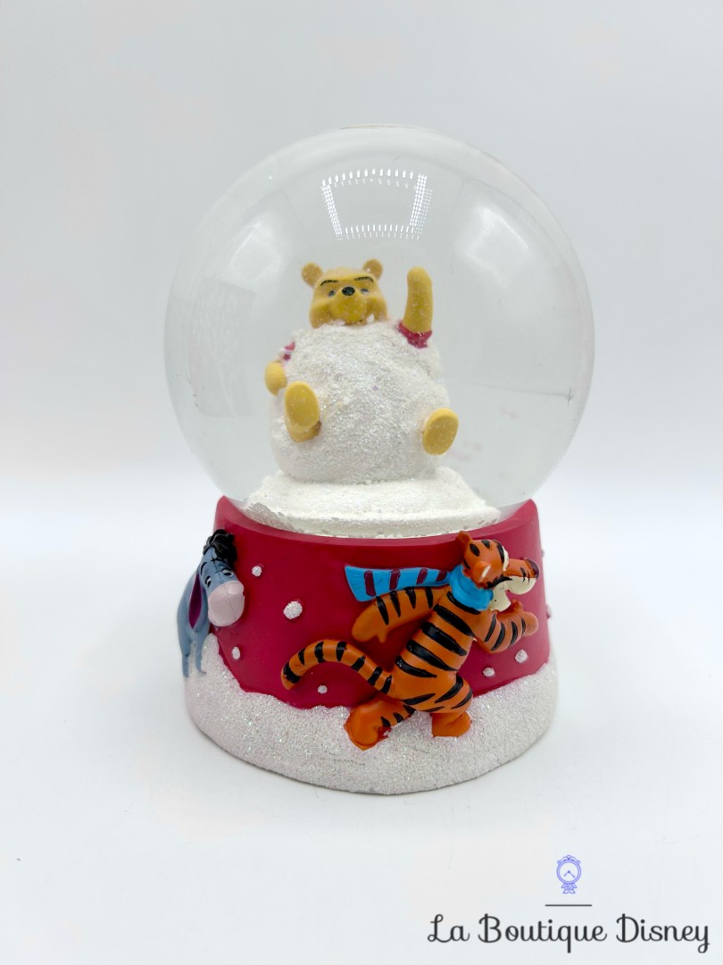 Boule-à-neige-Winnie-ourson-Tigrou-Bourriquet-Noël-Disney-Store-snow-globe-neige (8)