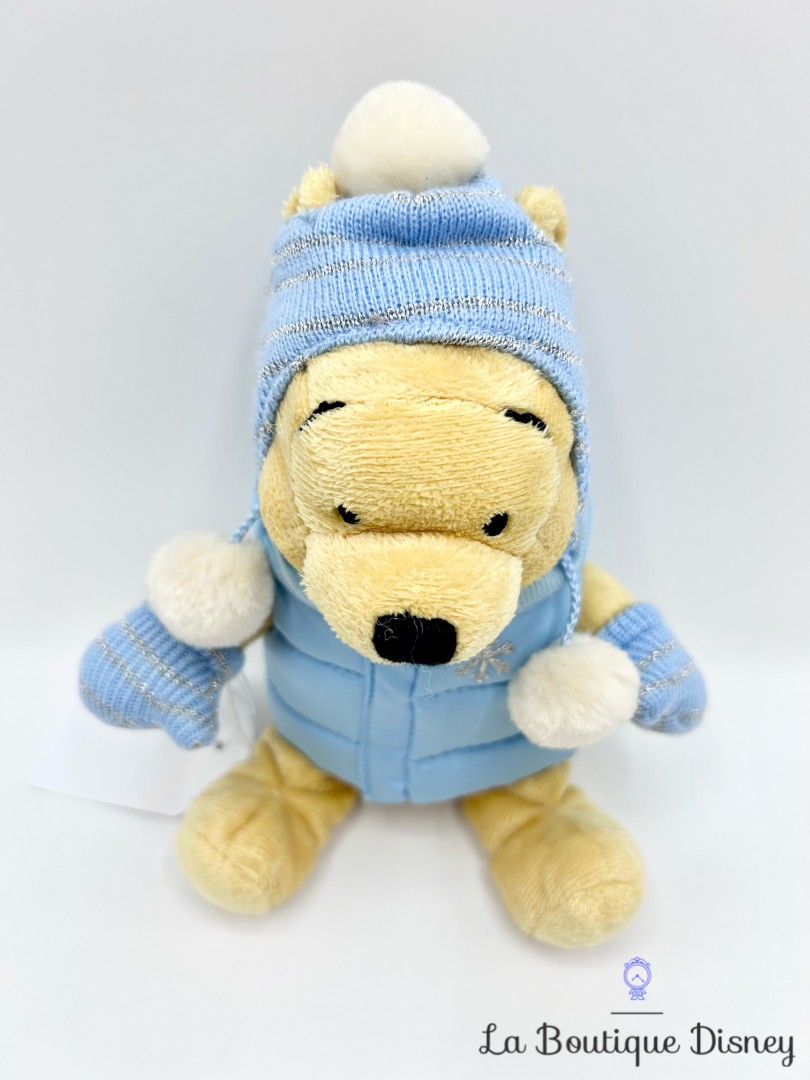 Peluche-Winnie-ourson-Hiver-Disney-Store-Pastel-Winter-Ski-Pooh-bleu-22-cm (6)