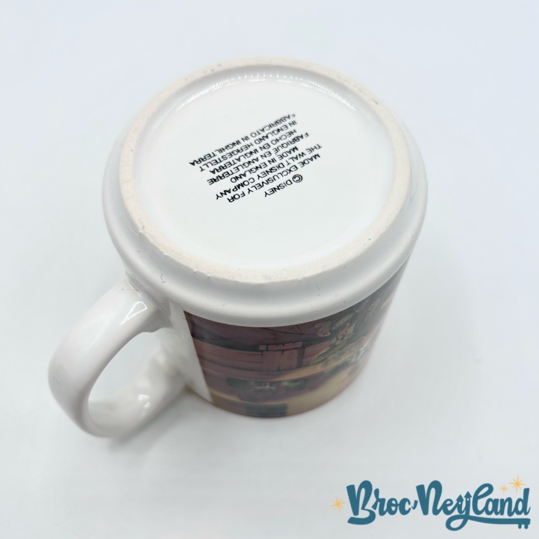Tasse-scène-Pinocchio-The-Walt-Disney-Company-England-mug-scène-film-Geppetto-atelier (5)