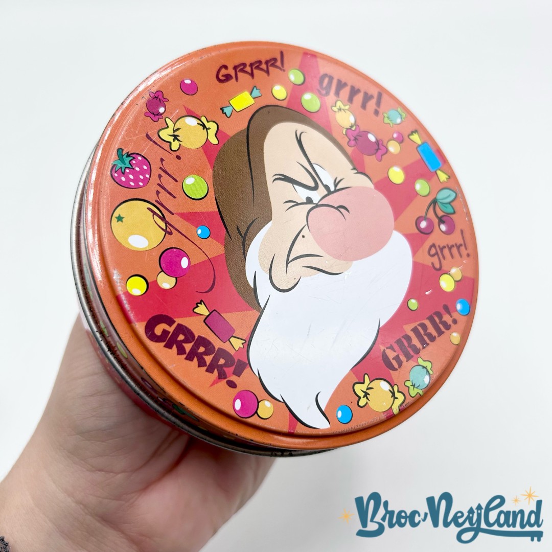 Boite-métal-Grincheux-Grrr-Disneyland-Paris-Disney-Blanche-Neige-et-les-sept-nains-orange-bonbons (6)