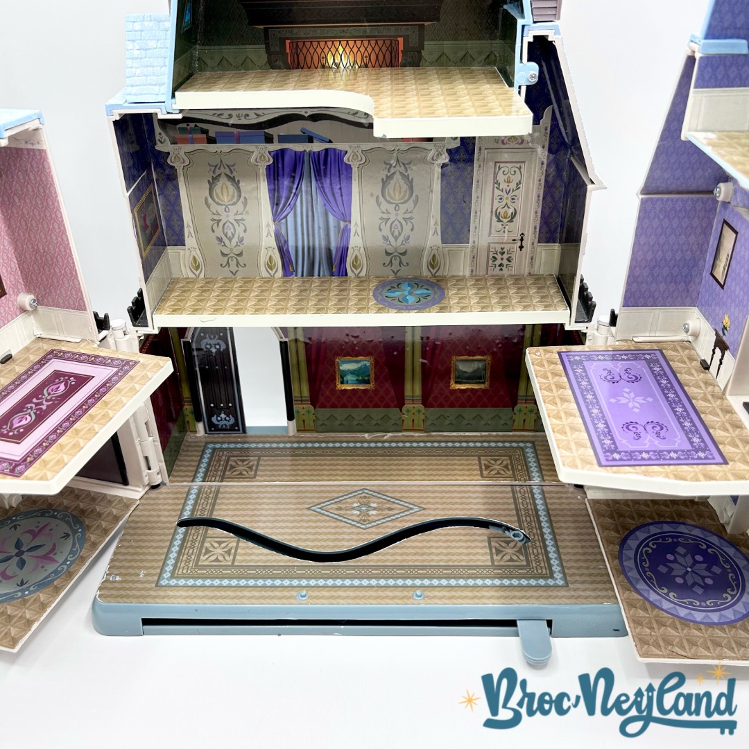 Ensemble-de-jeu-Château-Arendelle-La-Reine-des-Neiges-Disney-Store-2017-Olafs-Frozen-Adventure-Castle-Play-Set (12)
