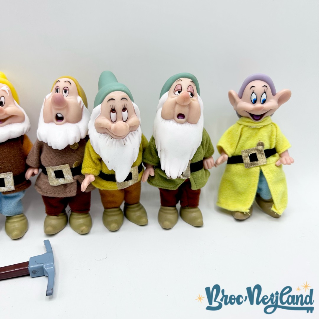 Mini-Poupées-Sept-Nains-Disney-Princess-Blanche-Neige-et-les-7-nains-13-CM (3)