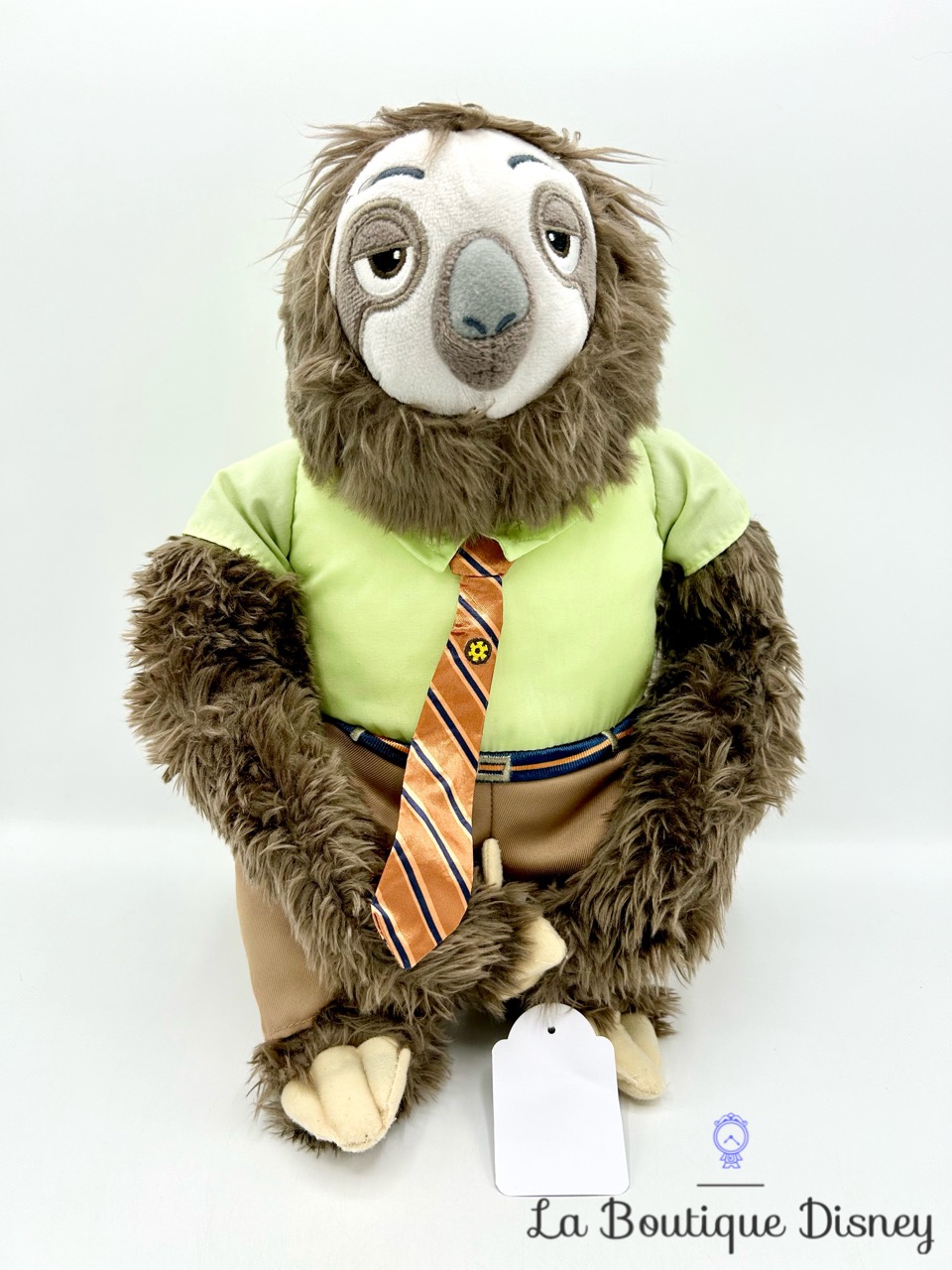 peluche-flash-paresseux-zootopie-disney-store-écusson-cravate-2