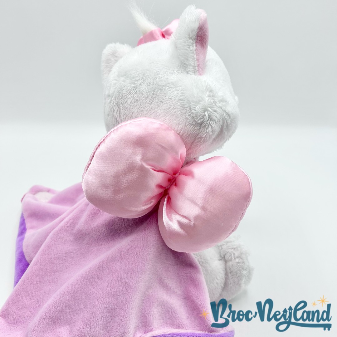 Peluche-Marie-Les-Aristochats-Disney-Babies-Disneyland-chat-couffin-couverture-fraise (2)