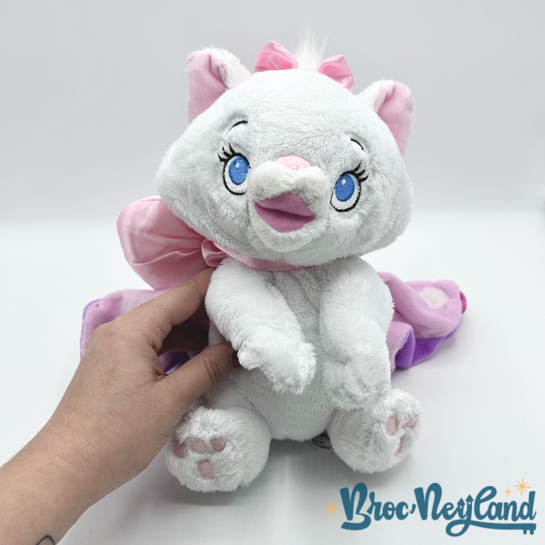 Peluche-Marie-Les-Aristochats-Disney-Babies-Disneyland-chat-couffin-couverture-fraise (3)