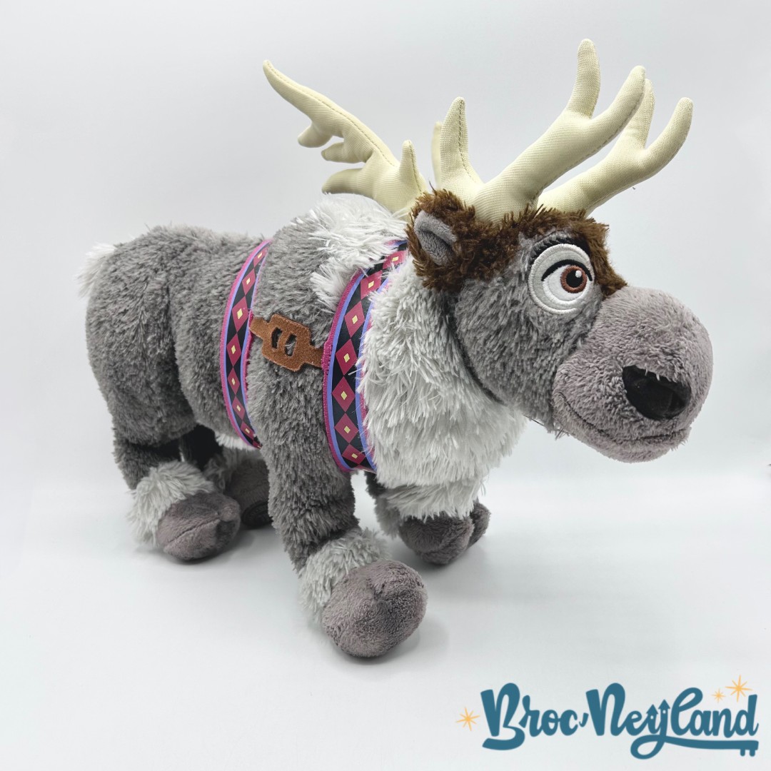 Peluche-Sven-La-Reine-des-Neiges-Disneyland-Disney-Store-renne-écusson-44-cm (2)