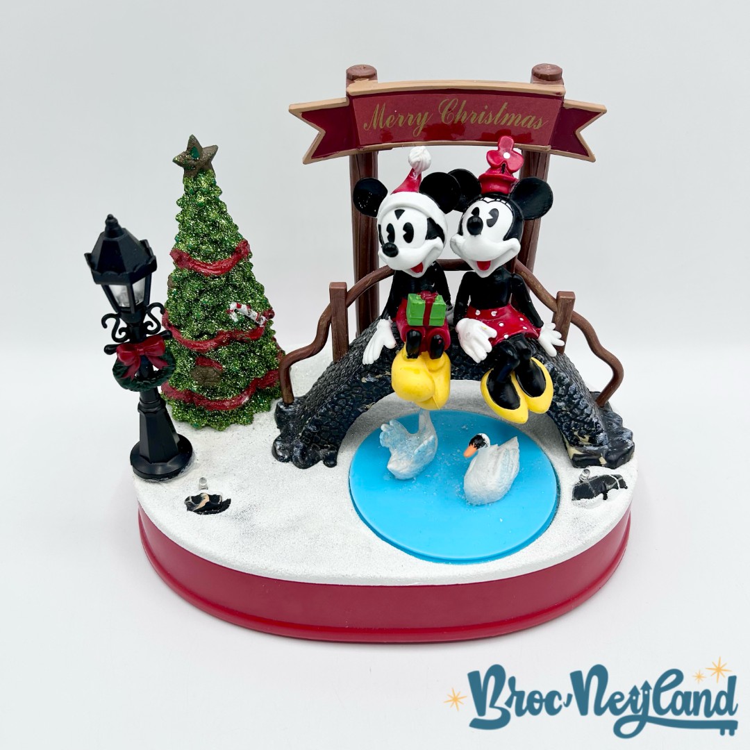 Figurine-Scène-de-Noël-Mickey-Minnie-Disney-Gifi-lumineuse-animée-musicale (3)