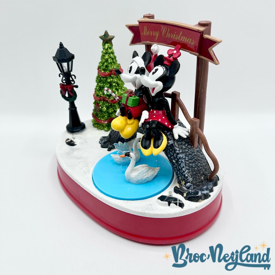 Figurine-Scène-de-Noël-Mickey-Minnie-Disney-Gifi-lumineuse-animée-musicale (7)