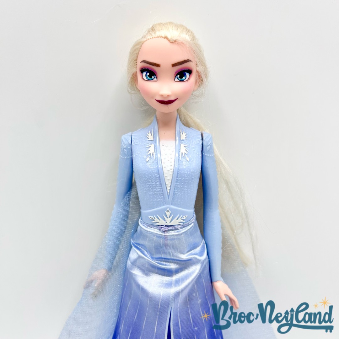 Poupée-Elsa-robe-lumineuse-La-Reine-des-Neiges-2-Disney-Hasbro-2018-Frozen-II-robe-bleu-30-cm (5)
